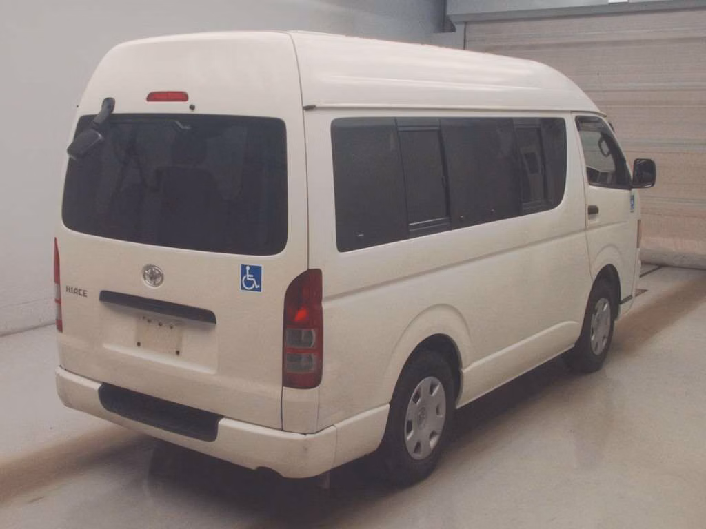 TOYOTA REGIUS ACE