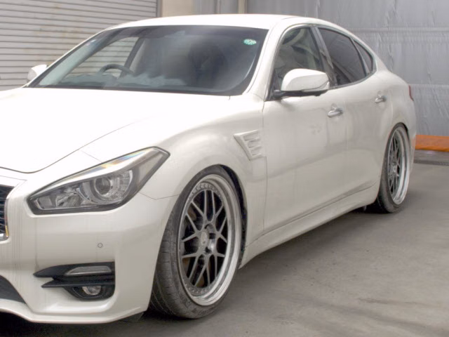 NISSAN FUGA