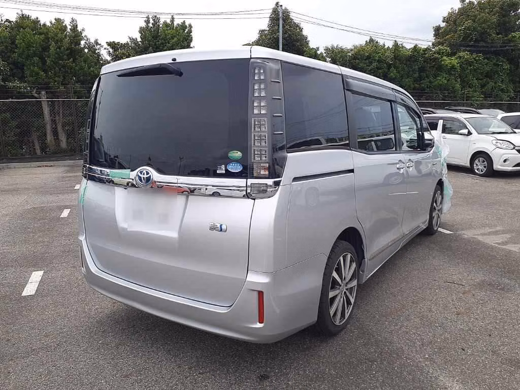 TOYOTA VOXY
