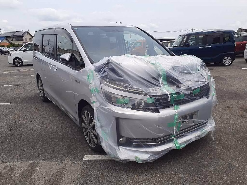 TOYOTA VOXY