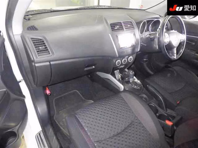 MITSUBISHI RVR