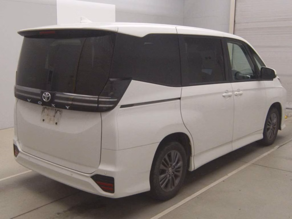 TOYOTA VOXY