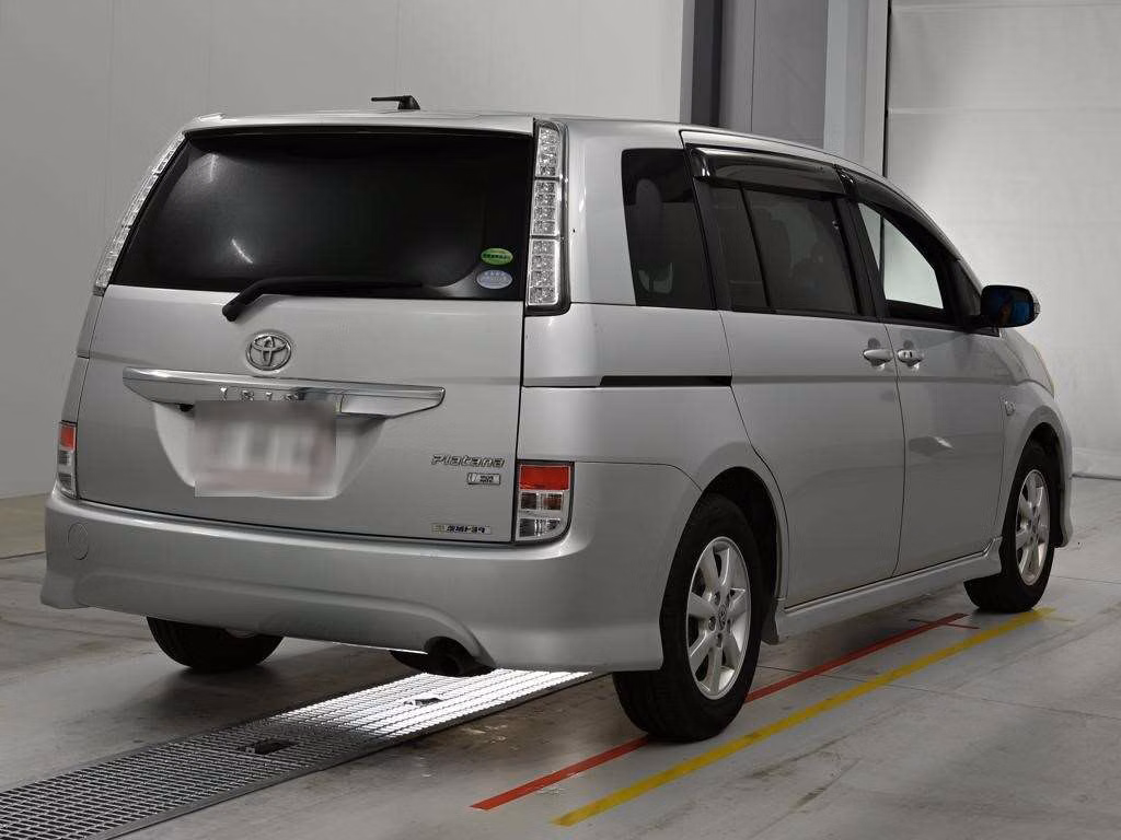 TOYOTA ISIS