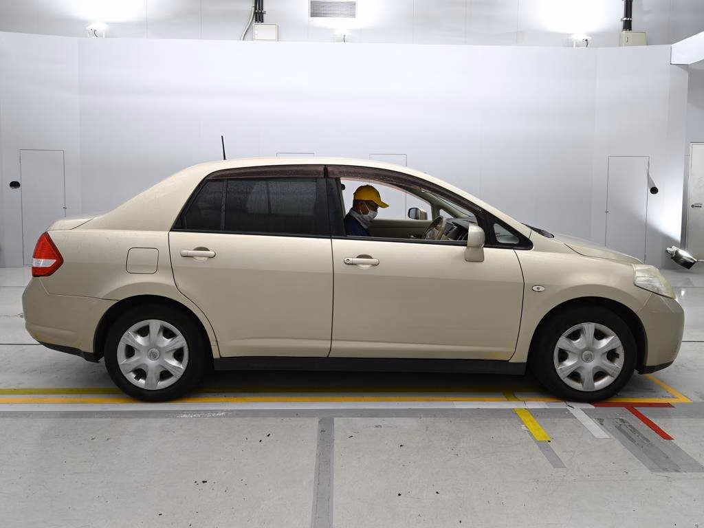 NISSAN TIIDA LATIO