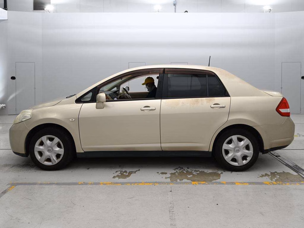NISSAN TIIDA LATIO