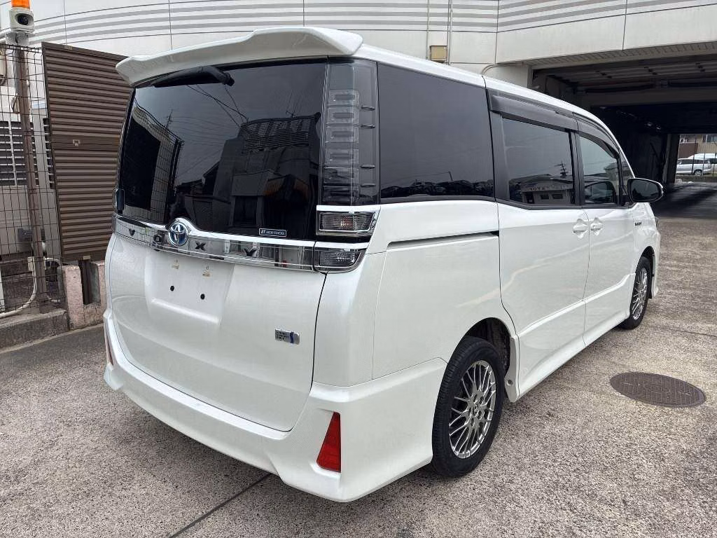 TOYOTA VOXY