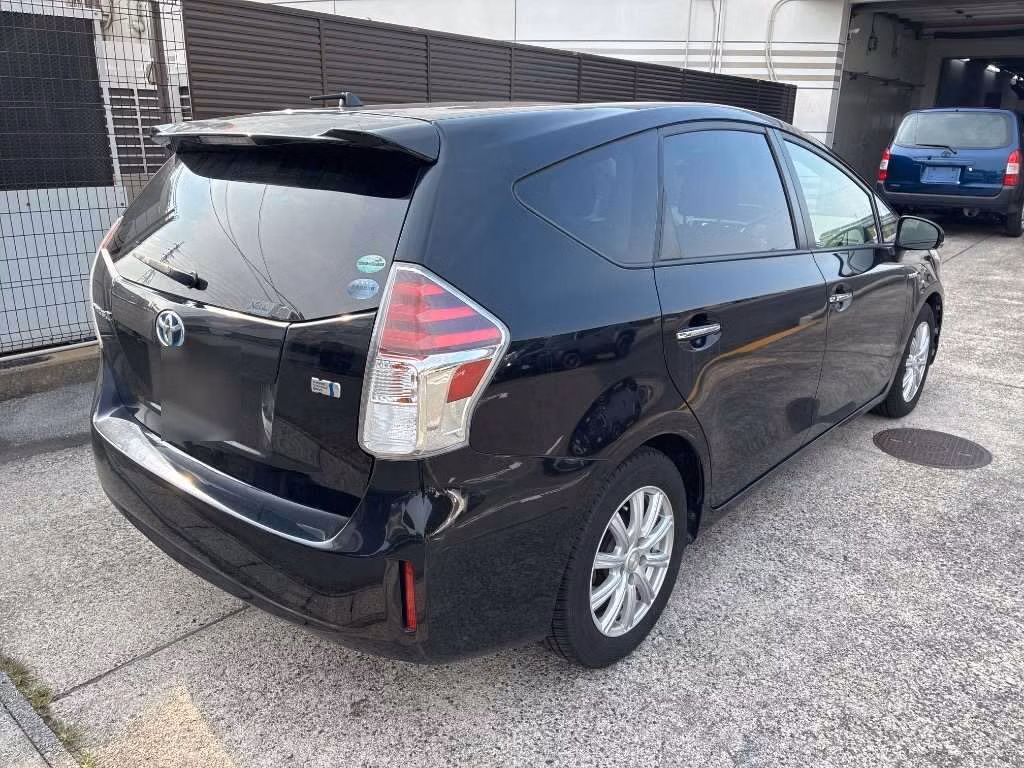 TOYOTA PRIUS ALPHA