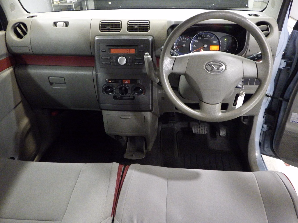 DAIHATSU MOVE CONTE