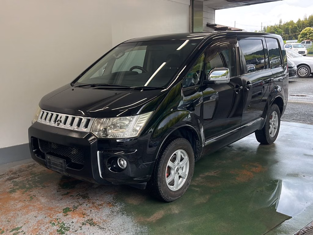 MITSUBISHI DELICA D:5