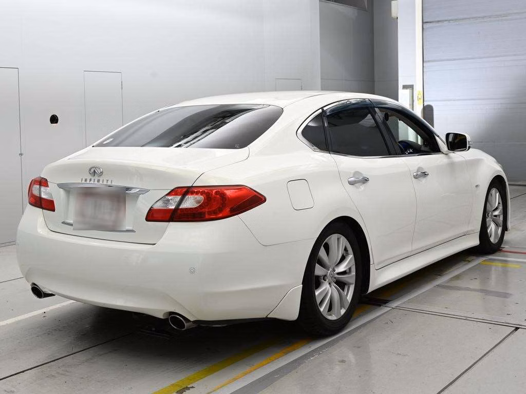 NISSAN FUGA