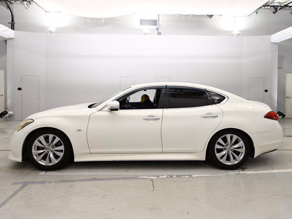 NISSAN FUGA