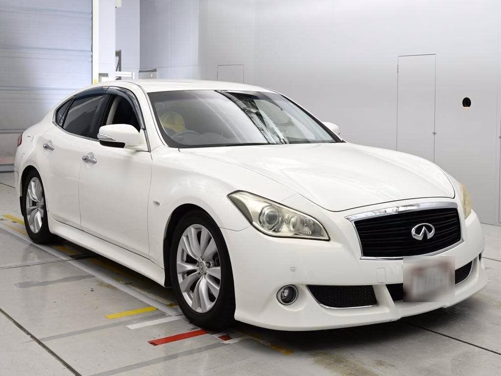 NISSAN FUGA