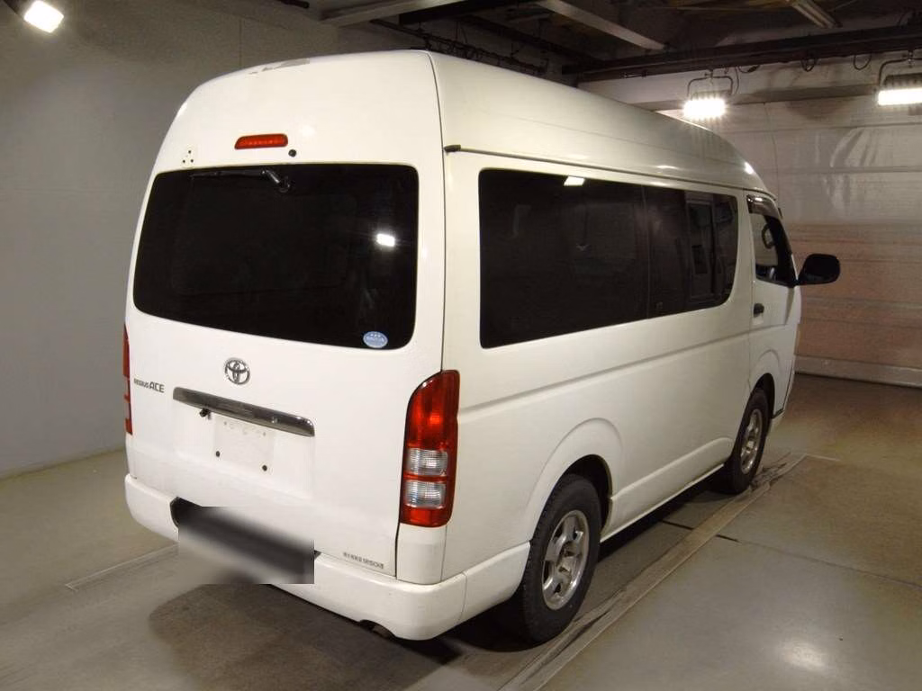 TOYOTA REGIUS ACE