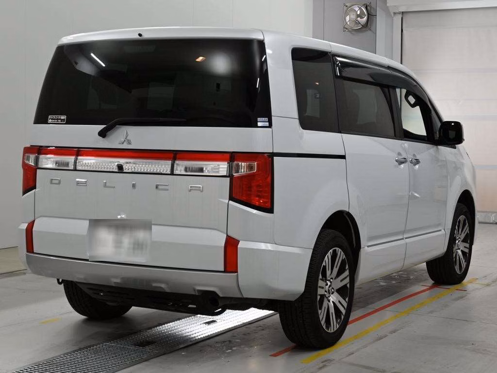 MITSUBISHI DELICA D:5