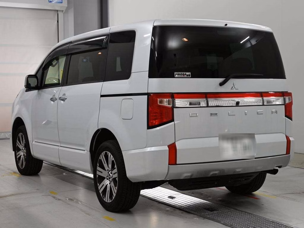 MITSUBISHI DELICA D:5