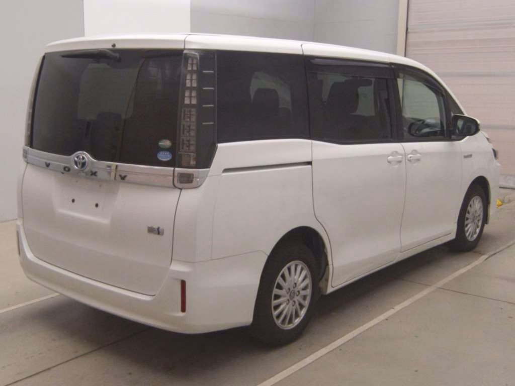 TOYOTA VOXY