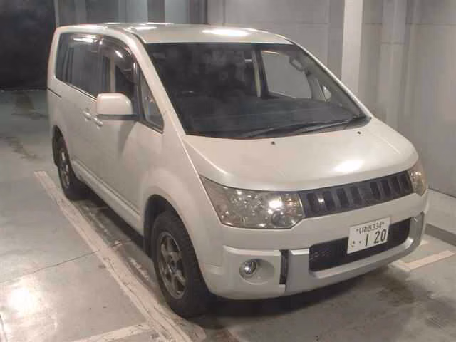 MITSUBISHI DELICA D:5