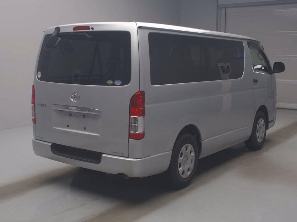 TOYOTA REGIUS ACE