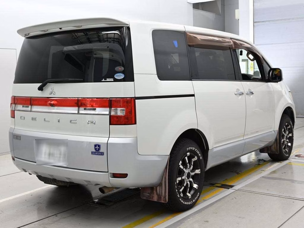 MITSUBISHI DELICA D:5