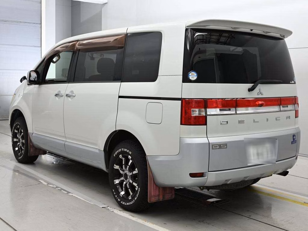 MITSUBISHI DELICA D:5