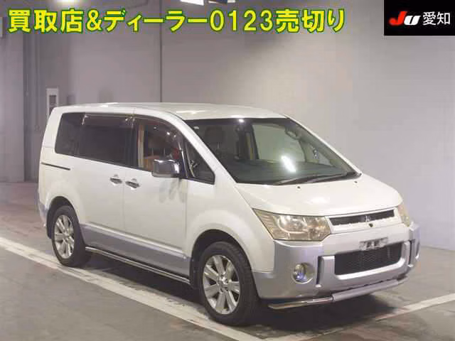 MITSUBISHI DELICA D:5