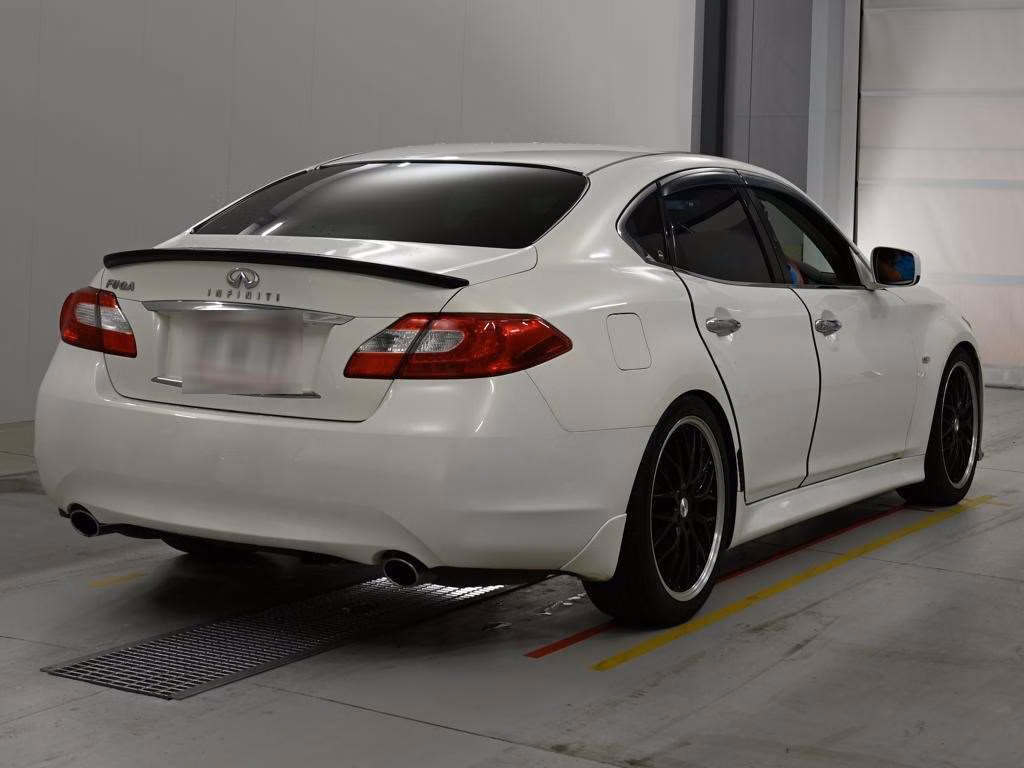 NISSAN FUGA