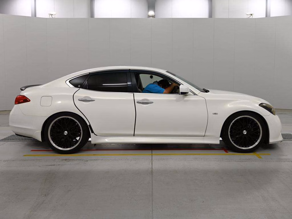NISSAN FUGA