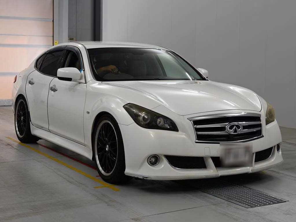 NISSAN FUGA