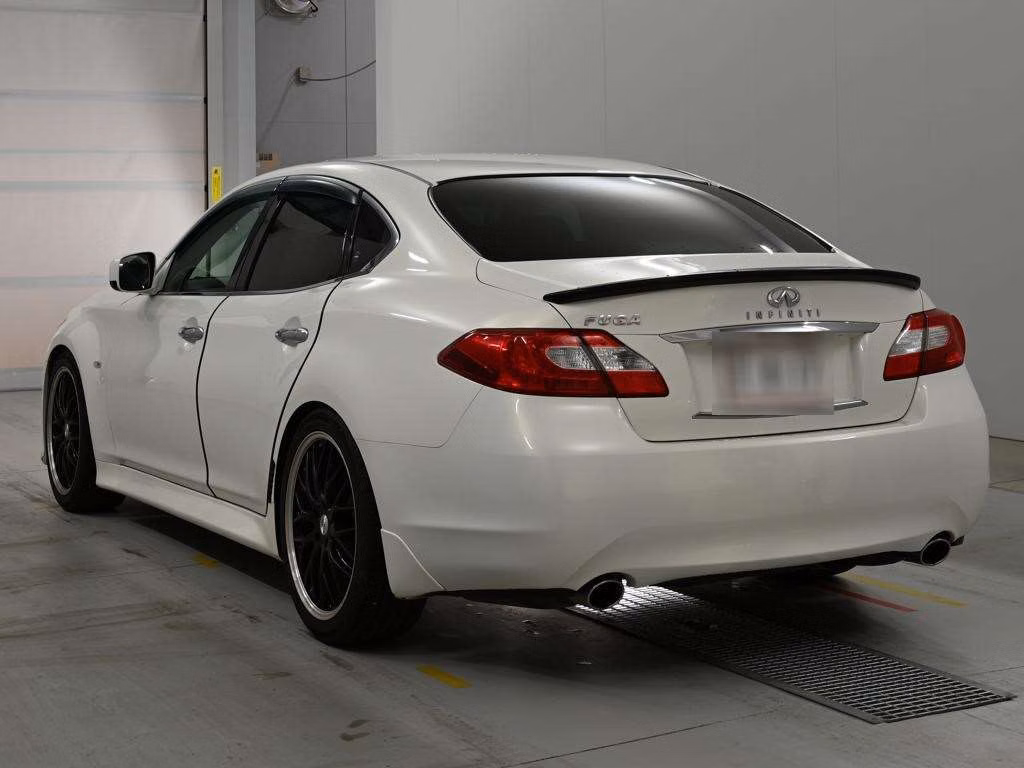 NISSAN FUGA