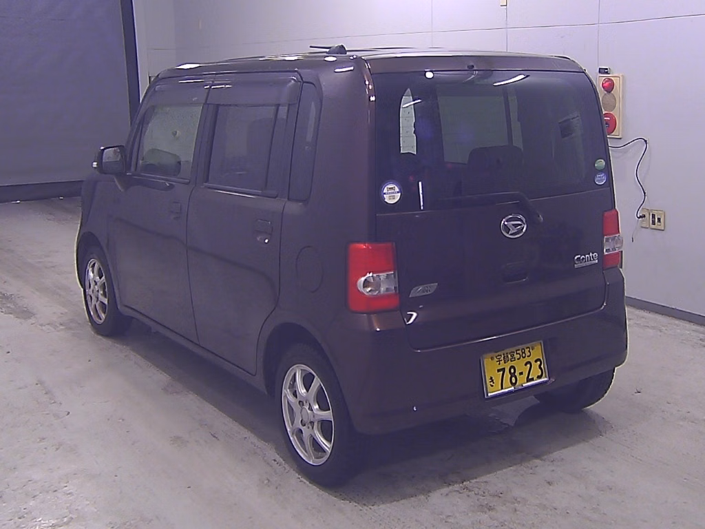 DAIHATSU MOVE CONTE