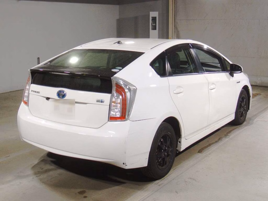 TOYOTA PRIUS