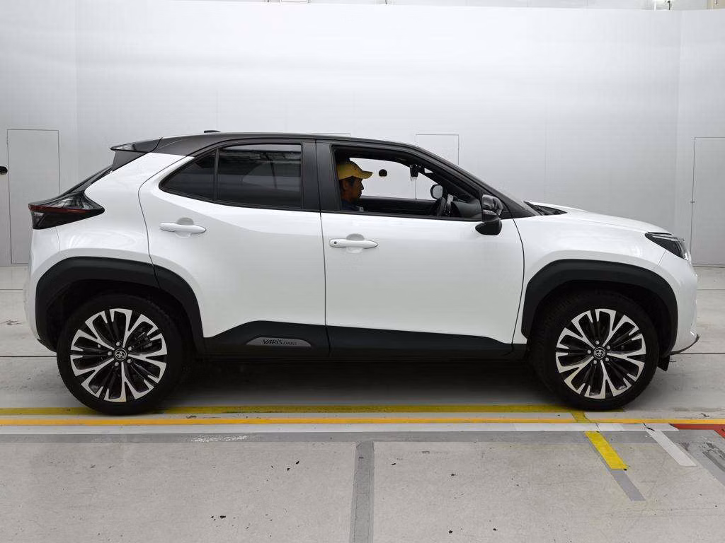 TOYOTA YARIS CROSS