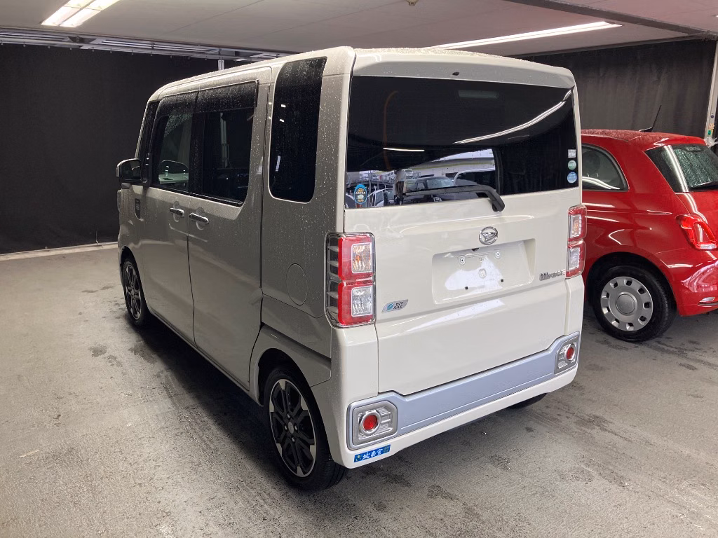 DAIHATSU WAKE