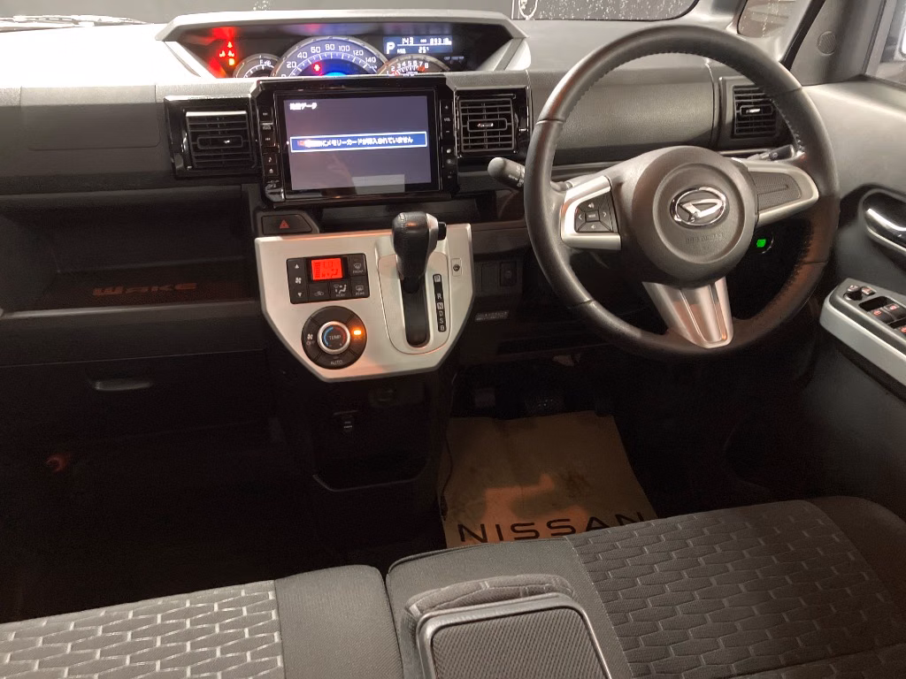 DAIHATSU WAKE