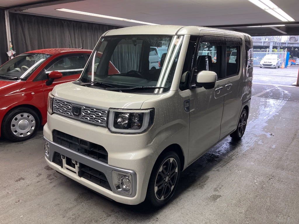 DAIHATSU WAKE