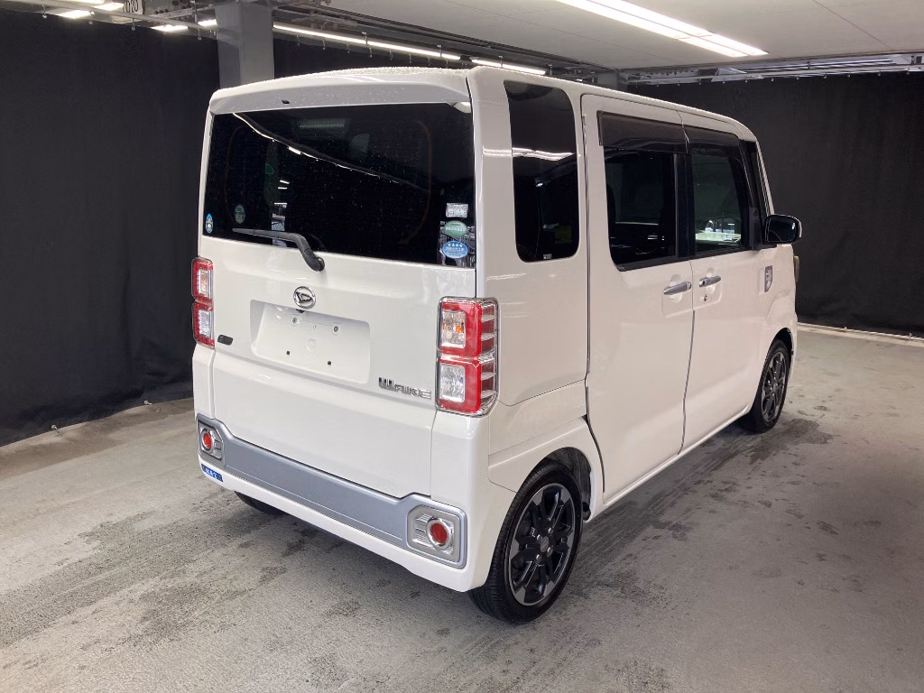 DAIHATSU WAKE