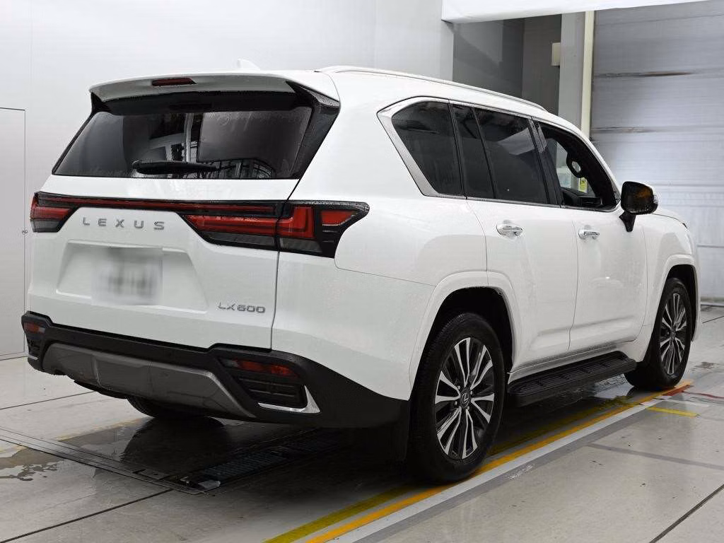 LEXUS LX600
