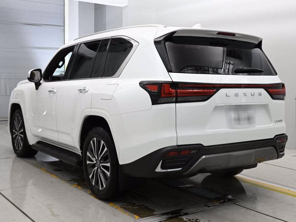 LEXUS LX600