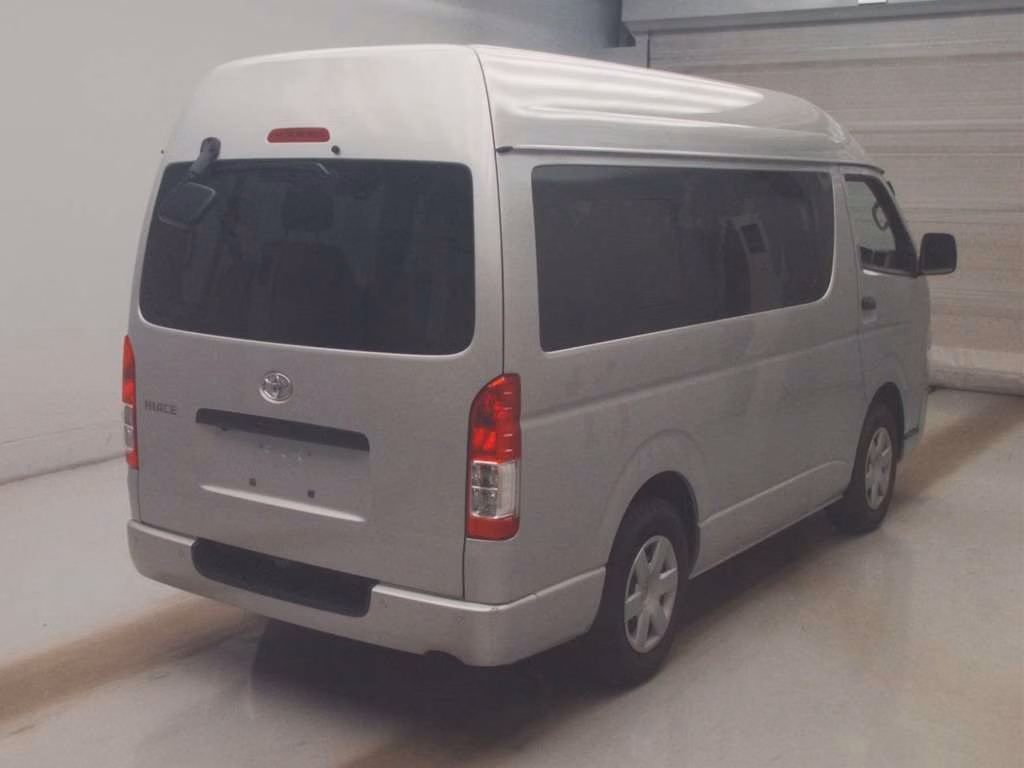 TOYOTA REGIUS ACE