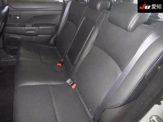 MITSUBISHI RVR