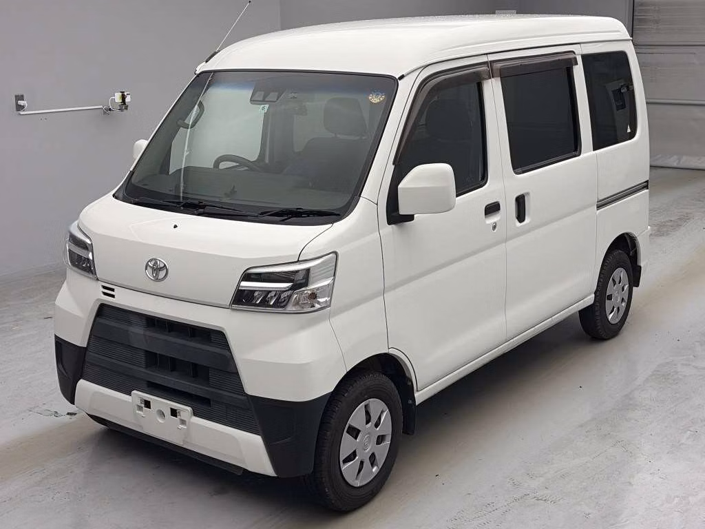 TOYOTA PIXIS VAN