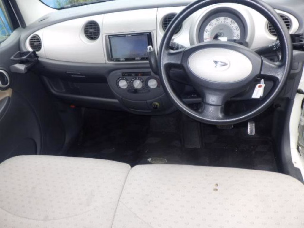 DAIHATSU MOVE LATTE