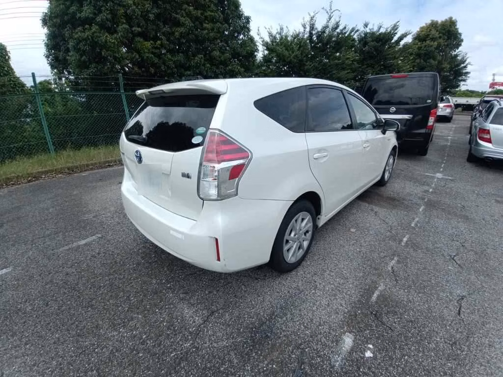 TOYOTA PRIUS ALPHA