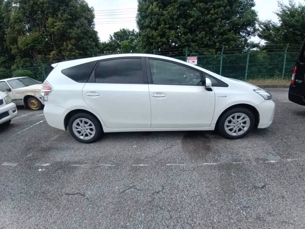 TOYOTA PRIUS ALPHA
