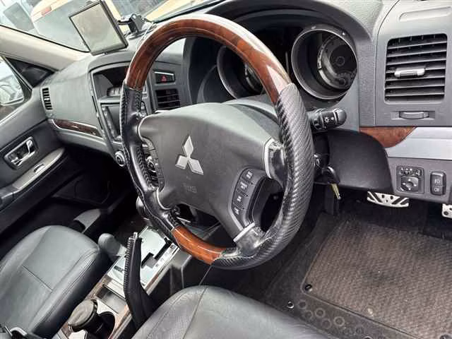 MITSUBISHI PAJERO