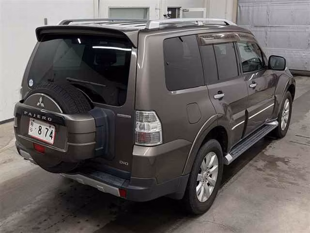 MITSUBISHI PAJERO