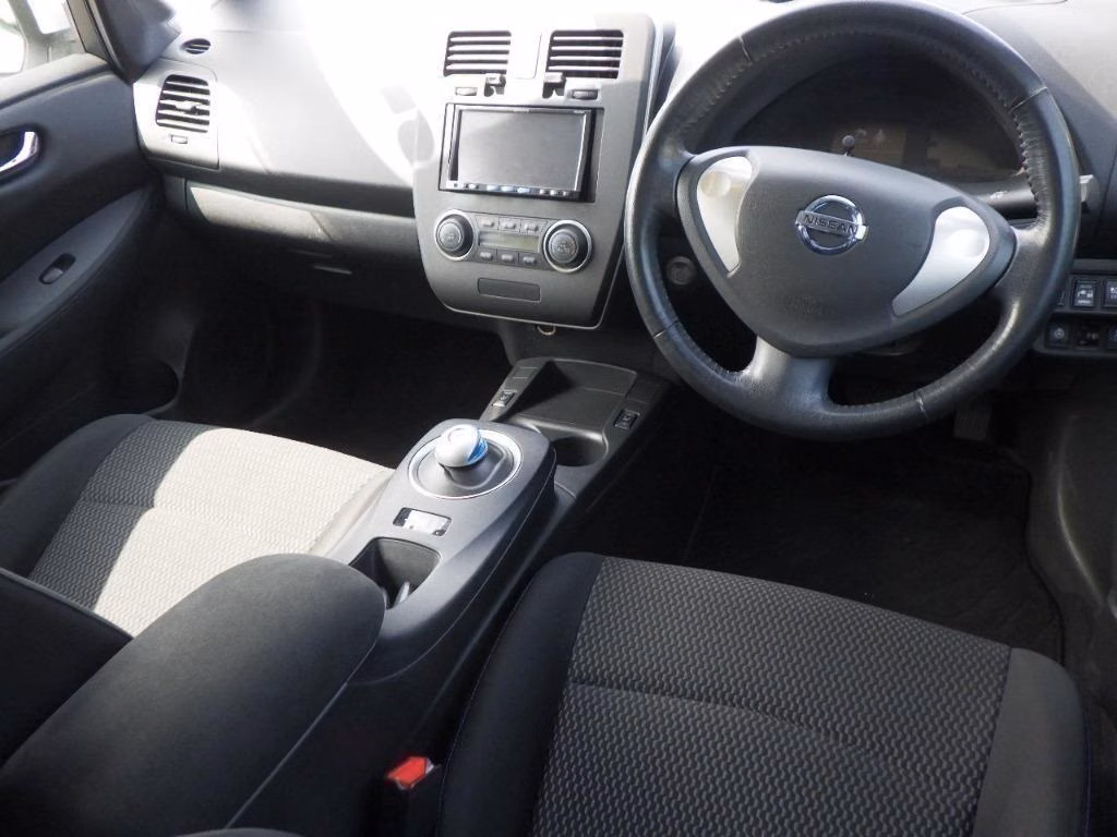 NISSAN LEAF