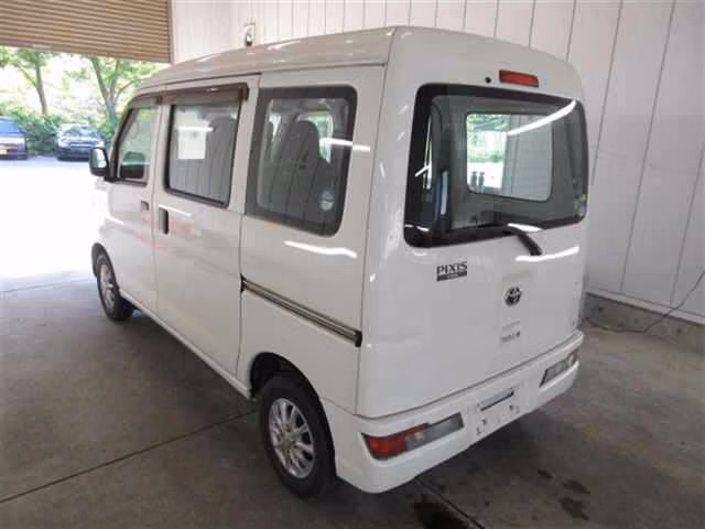TOYOTA PIXIS VAN