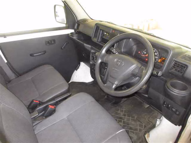 TOYOTA PIXIS VAN