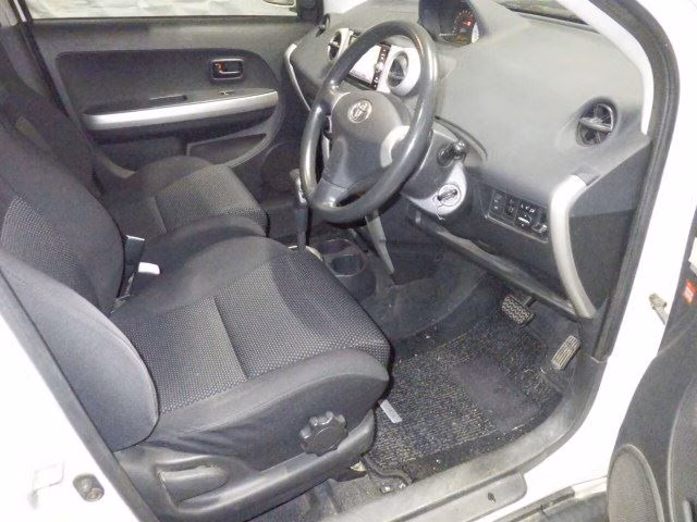 TOYOTA IST